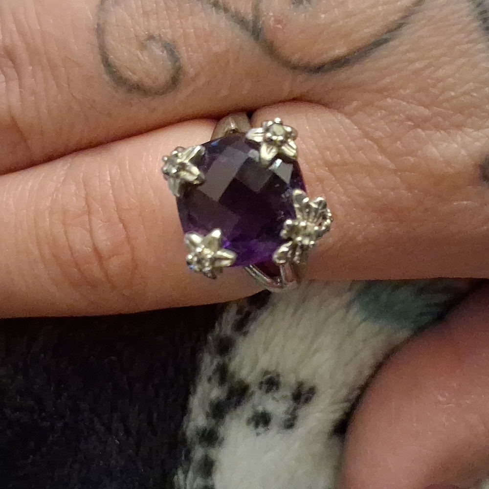 Elegant Purple Gemstone Silver Ring - Picture 7 of 7